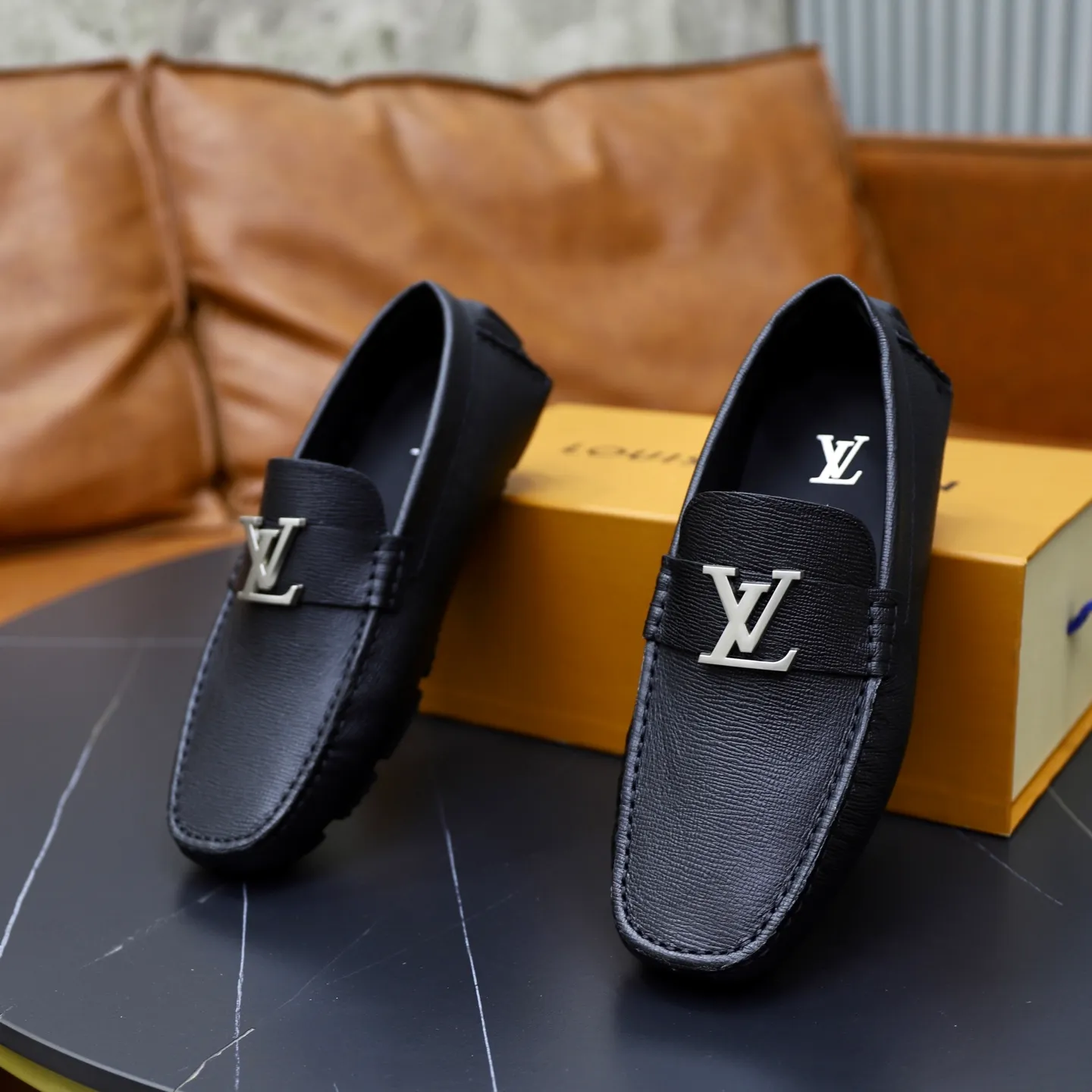 Ex-factory price: 480💰【LV】Louis Vuitton ⚠️High-end men’s driving and pedal series ⚠️38-44 (customized for 45) ⚠️All original cowhide leather! Thick and soft! Made entirely of calfskin lining! Rubber sheet anti-slip beanie sole! Three-dimensional package technology! Fashionable and classic! Handicrafts! Original high quality! Feel free to compare!